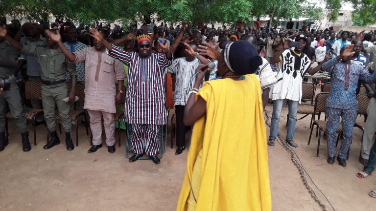 Vivre Ensemble  » Sana Bob va à la rencontre des chefs coutumiers du Burkina Faso (13 régions).