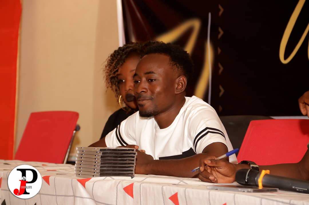 Dédicace d’album : Westy King fait son entrée avec « Kunt Aleroy ».