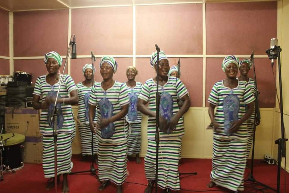  Troupe Kouwolilougou de Ballerebie: Le chœur populaire de Tiébélé en studio au CENASA.