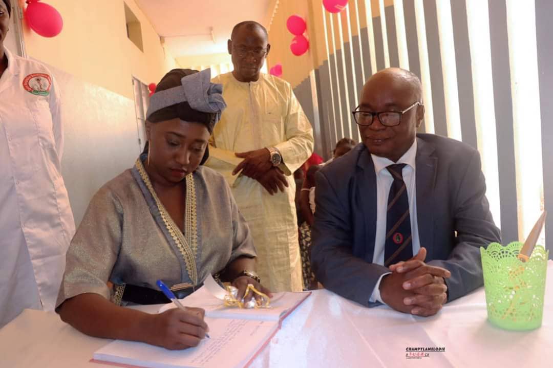  SOCIÉTÉ :Réhabilitation de la salle de consultation pédiatrique de l’hôpital Sourou Sanon de Bobo-Dioulasso, la slamazone fait parler son coeur.