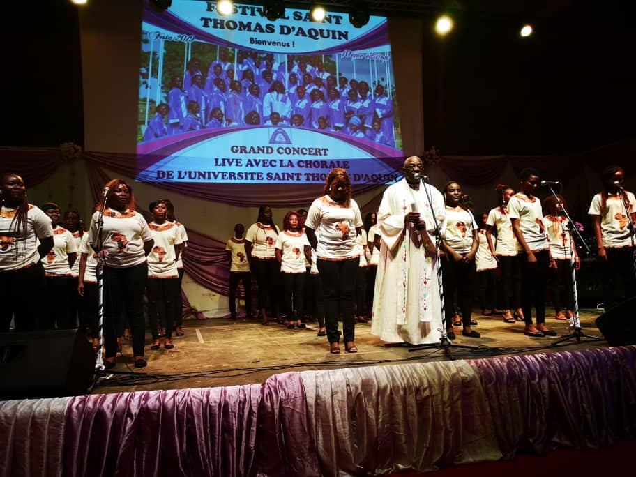  GRAND CONCERT LIVE DE l’USTA 2019: “Chanter c’est prier deux fois”, selon le Ministre d’infrastructure Eric Bougouma.