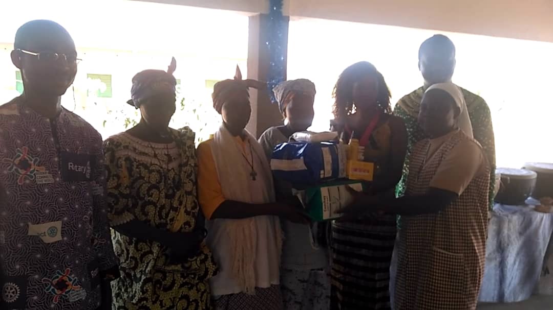Burkina : Le Rotary Club de Ouagadougou solidaire envers le centre Delwende