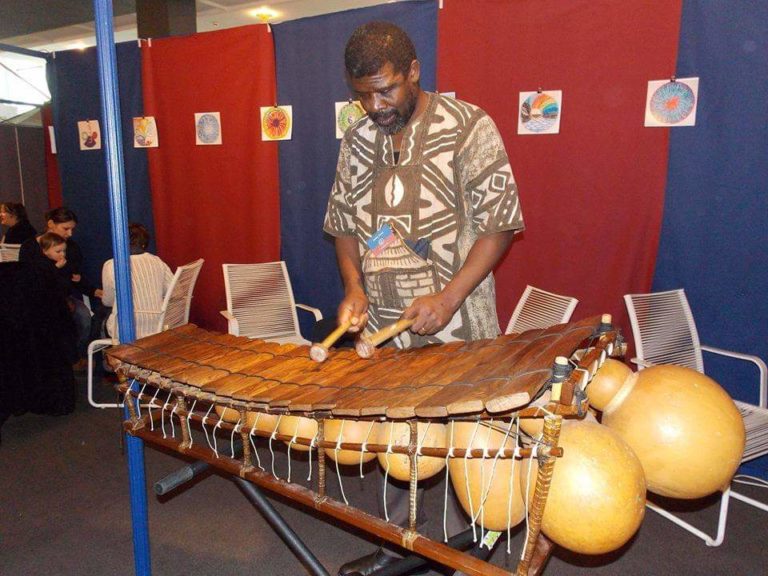 Zoom sur un artiste musicien burkinabé qui fait la fierté du pays à l’étranger