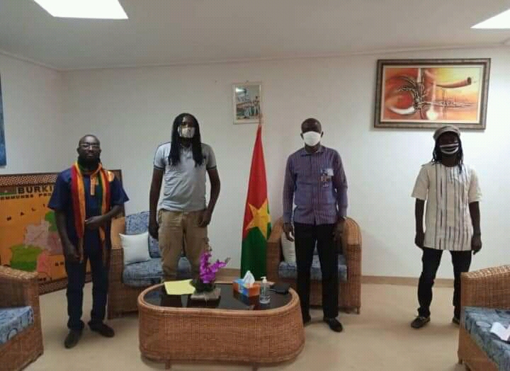 Le ministre Abdoul Karim Sango reçoit le Syndicat national des artistes musiciens du Burkina Faso (SYNAMUB)