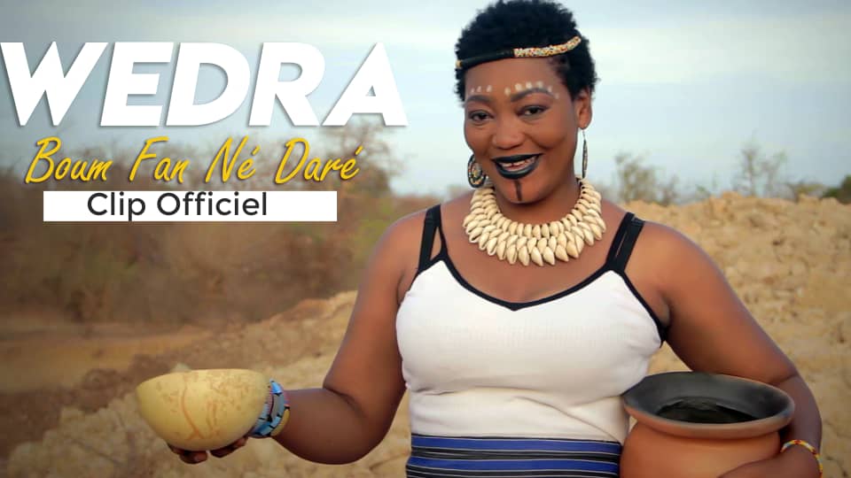  BRAND NEW: L’artiste Wedra signe son retour avec son nouveau clip-vidéo intitulé “Boum Fan Nè Daarè”
