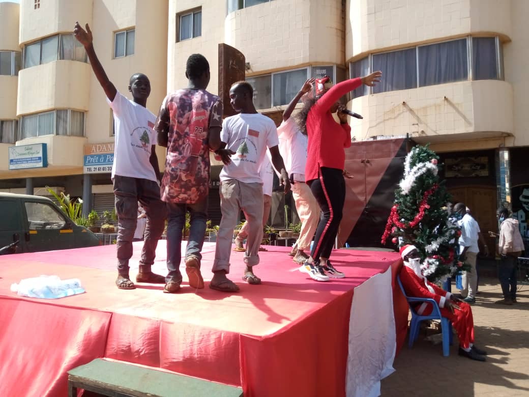  Célébration de la fête de la nativité au Burkina: VIP Shine offre un arbre de Noël au profit des enfants de la rue
