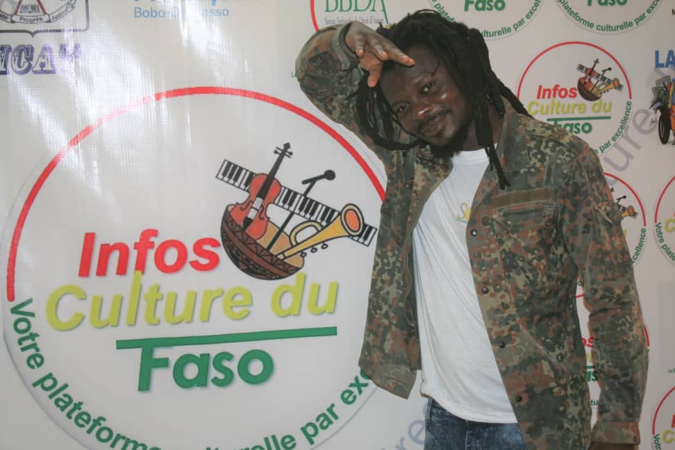  INTERVIEW: “je promet passer par le reggae pour véhiculer un message de réconciliation et de paix à ceux qui seront de la partie”, Zueny Black, artiste-reggaeman