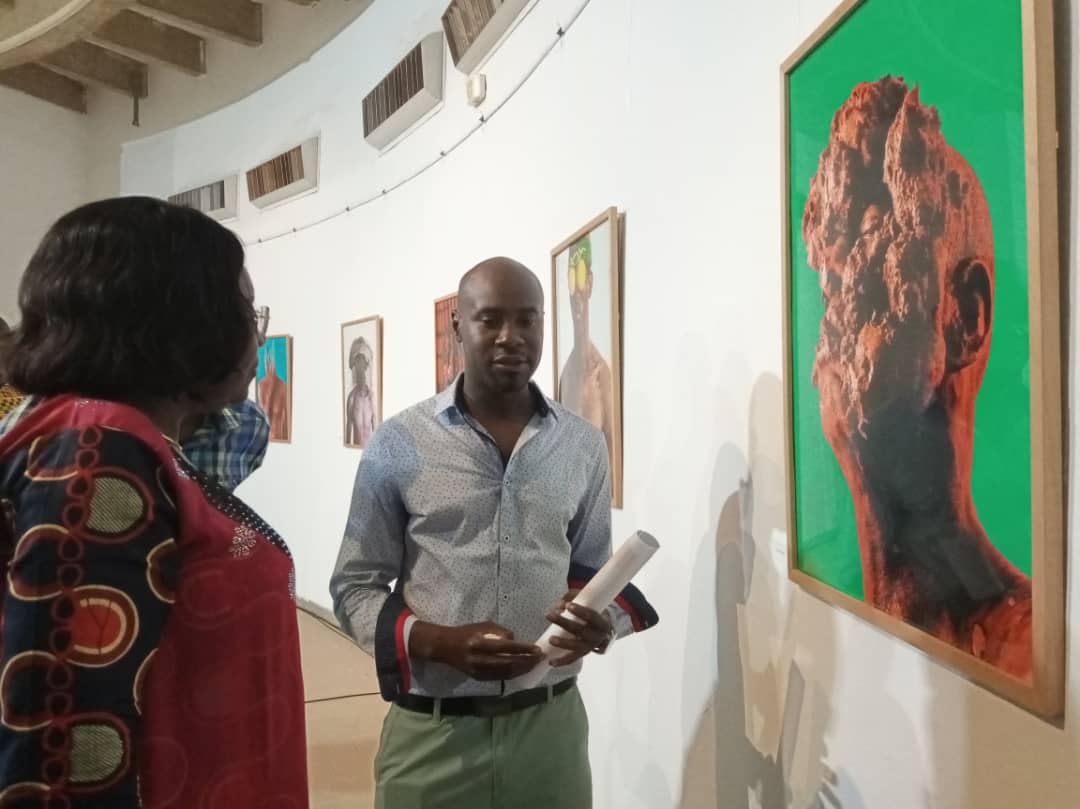  VERNISSAGE: l’artiste-photographe Nyaba Ouédraogo donne sa vision du monde à travers “Fragments des corps”