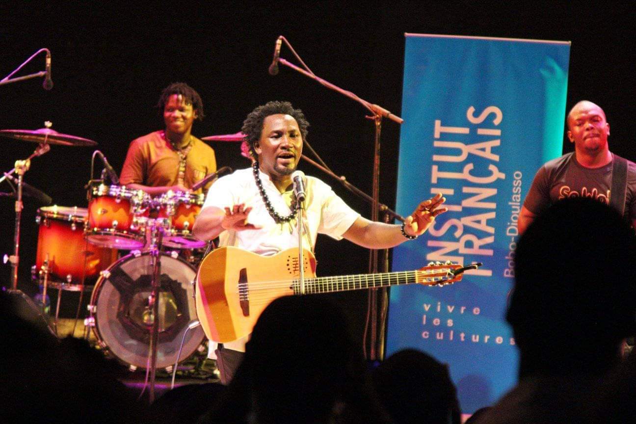  Concert gratuit d’Alif Naaba: le prince aux pieds nus communie avec ses fans de Bobo