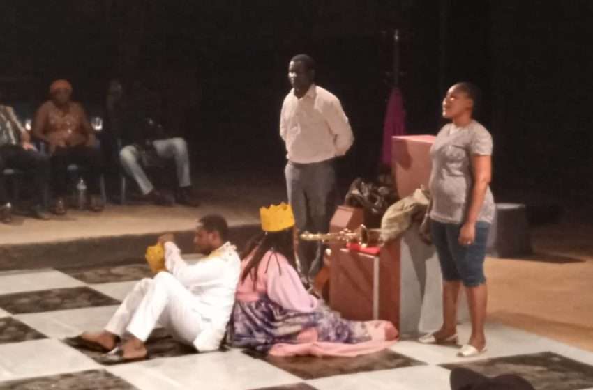  THÉÂTRE : la pièce « Échecs aux rois » questionne la vie politique et sociale