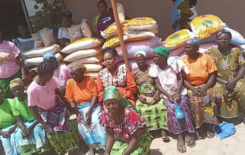  SOCIÉTÉ: les déplacés internes de la commune Komsilga bénéficient de dons faits par des femmes
