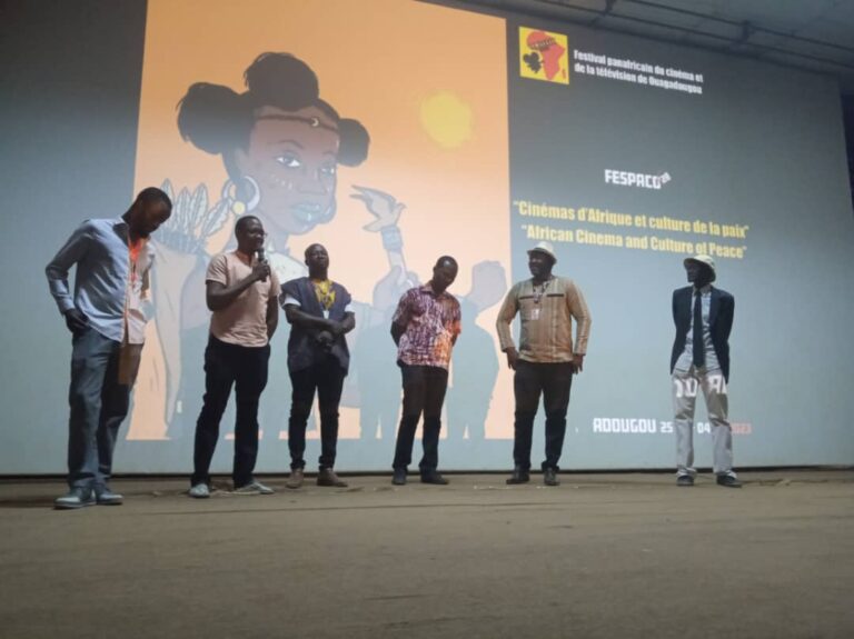 FESPACO 2023: « Le taxi, le cinéma et moi » de Salam Zampaligré fait salle comble au ciné Neerwaya